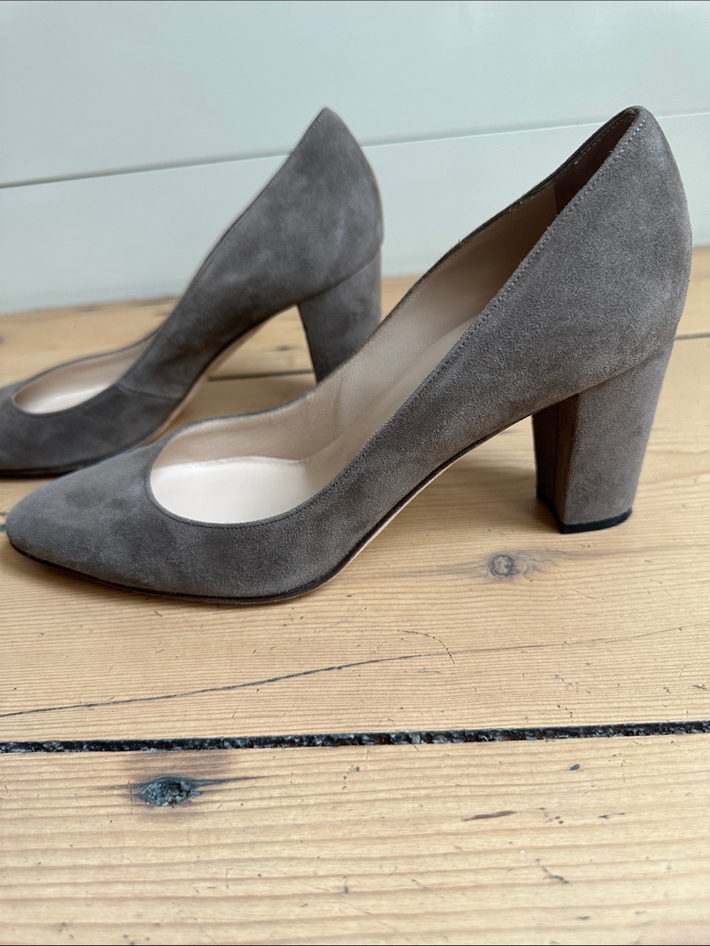 Manolo Blahnik Suede Block-Heel Pumps - Picture 5 of 10